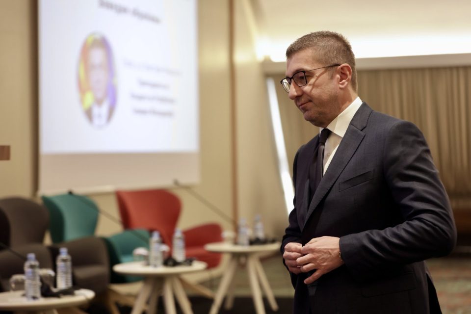 Мицкоски: Верувам во вашиот труд и енергија и способност, но очекувам резултати и посветеност