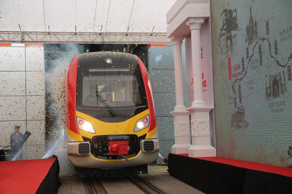 Николоски: Градски воз, еколошки автобуси и трамвај, три клучни проекти на кои работиме за Скопје