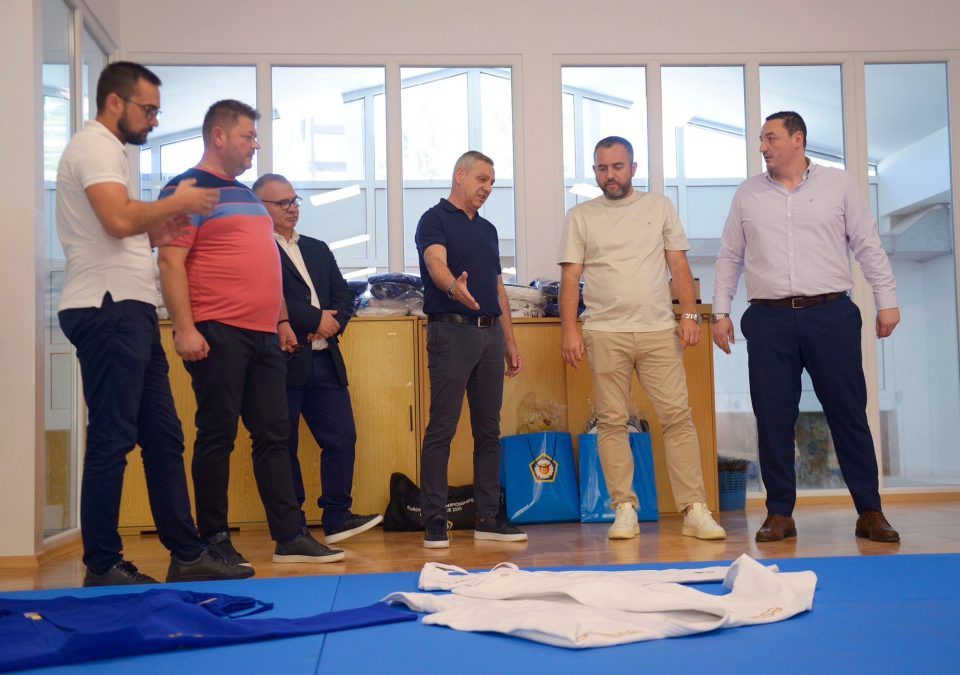 Тoшковски: Вложуваме во луѓето, нивната подготвеност и едукација, обезбедена со опрема, душеци и кимона џудо салата на Центарот за обука на полицијата