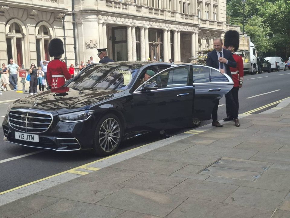 ВИДЕО: Министерот за одбрана Мисајловски пречекан со почести во Обединетото Кралство