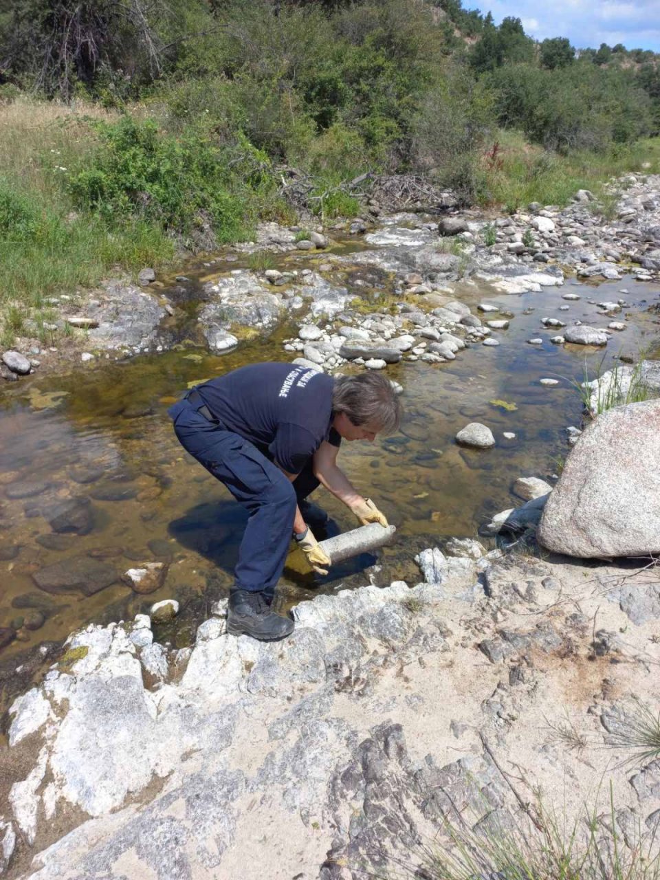 Опасни артилерски гранати во прилепско и неиспукан проектил во тетовско – пронајдени и безбедно отстранети
