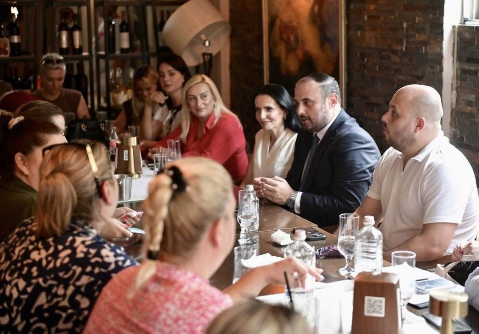 Ѓорѓиевски ги започна посетите на општините во Скопје, денеска средба со наставниците од Општина Бутел