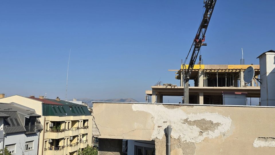 СКАНДАЛ НА СЕКОЈ КАТ: Центар се бетонира до бесвест – дивоградби со „невидливи мансарди“, СДСМ ќе плати цена на избори