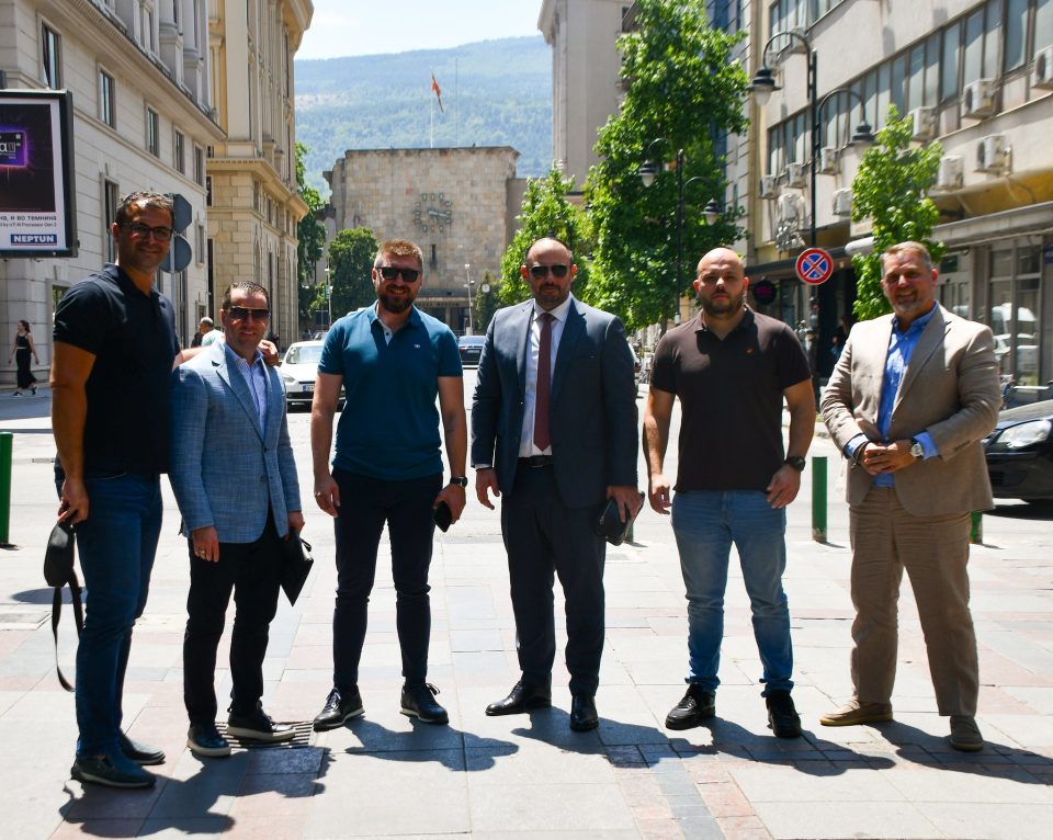 Ѓорѓиевски на кафе со колегите: Ние сме подготвени, време е да го вратиме достоинството на Скопје