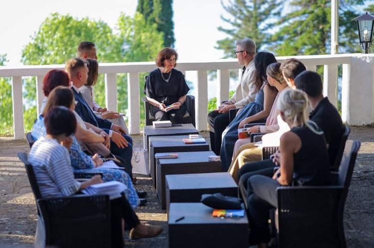 Сиљановска-Давкова ги прими уметниците кои утревечер ќе го отворат „Охридско лето“