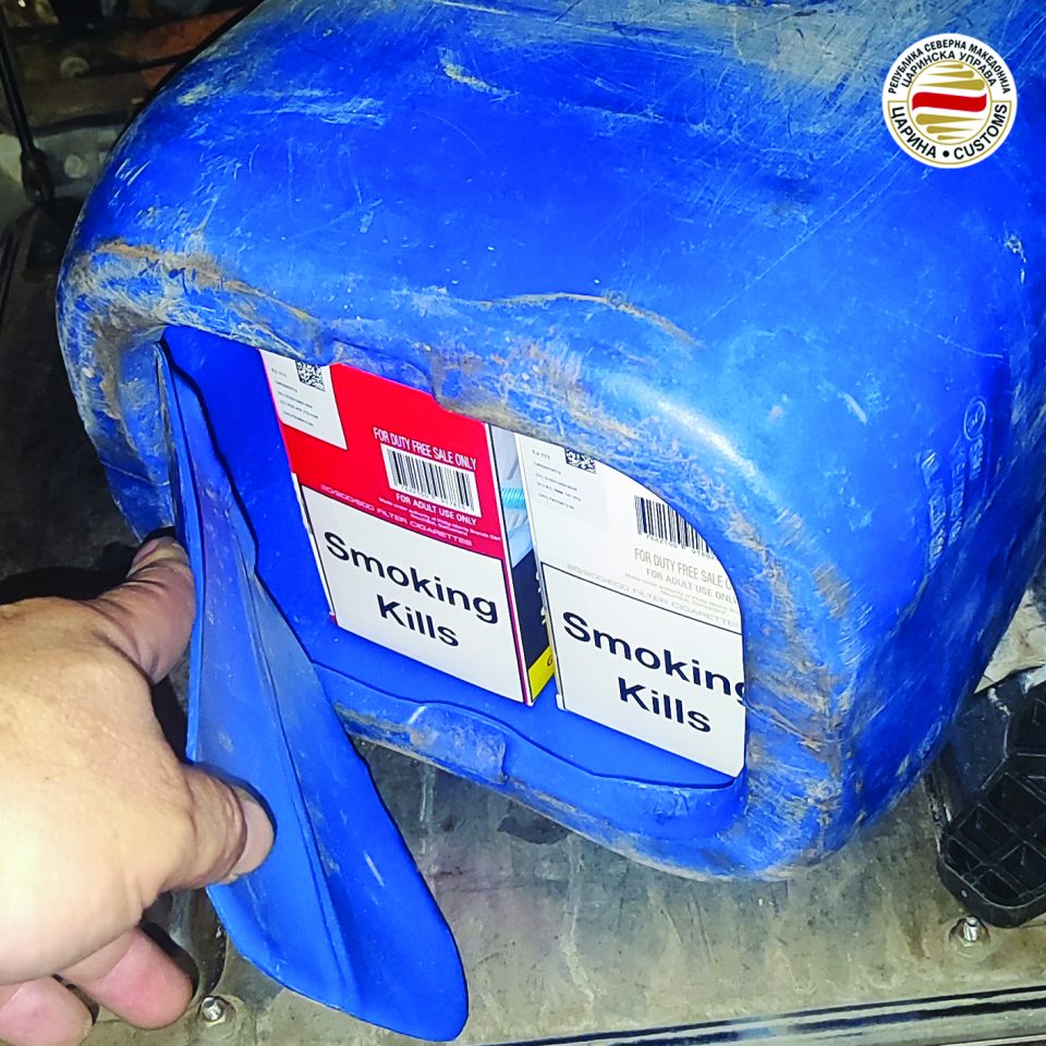 Канабис, луксузна облека, цигари запленети на граничните премини – спречен влез на мигранти (ФОТО)