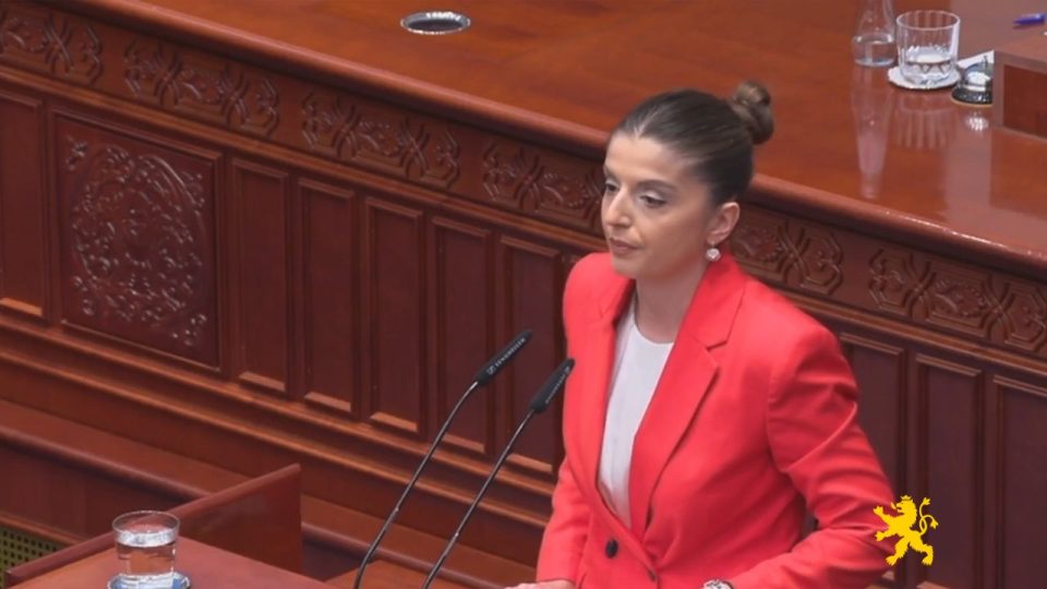 Бојковска со прашање до премиерот за тоа дали и во наредниот период ќе продолжи финансиската поддршка за општините, како оние два повици од Владата