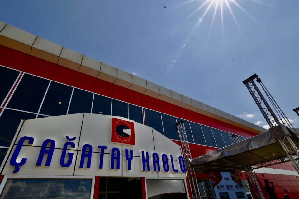 Со инвестиција од 6 милиони евра, почна изградбата на фабрика „Чагатај Кабло“,  Владата предводена од ВМРО-ДПМНЕ продолжува со привлекување на нови странски инвестиции