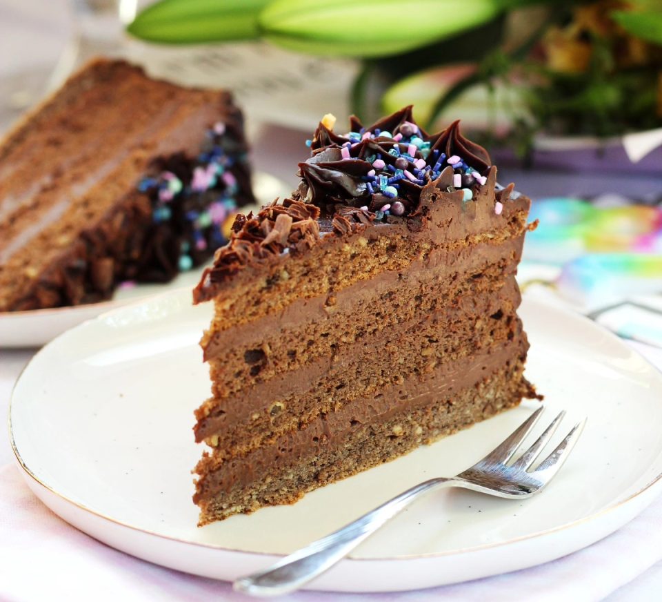 Чоколадна торта со мелени бадеми