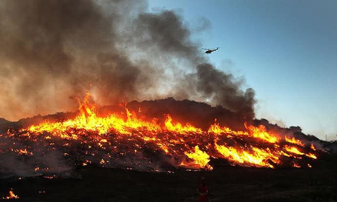Костовски: Општински кризен штаб ја следи состојбата со пожарите во Скопска Црна Гора