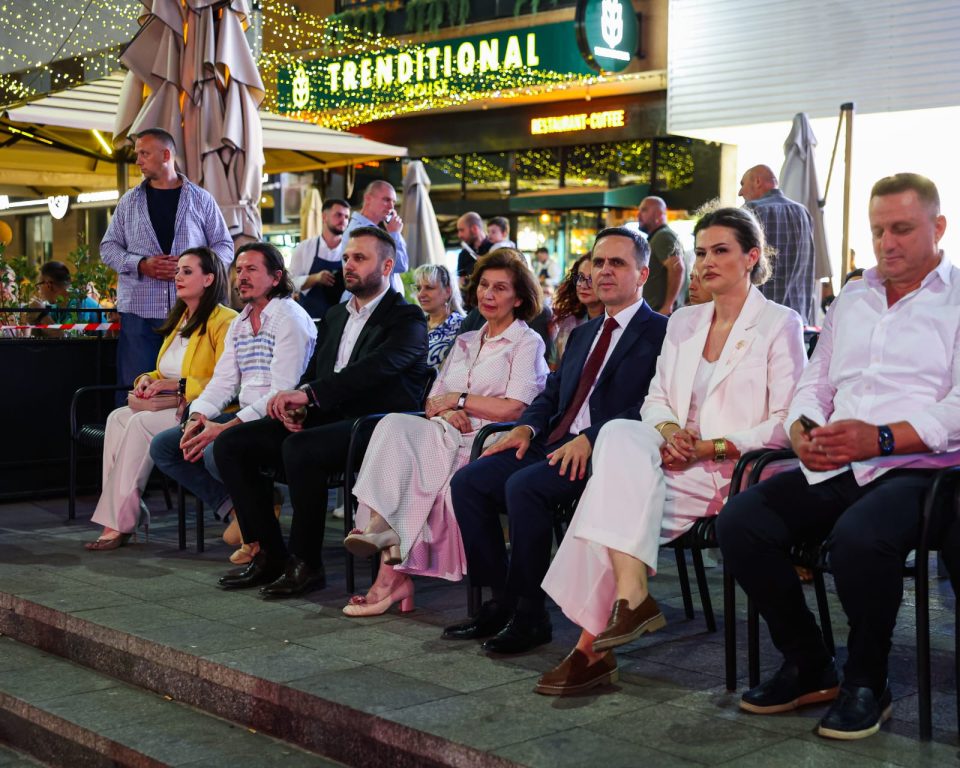 Сиљановска-Давкова на манифестацијата „Тетово прославува – Тетовско културно лето 2025“