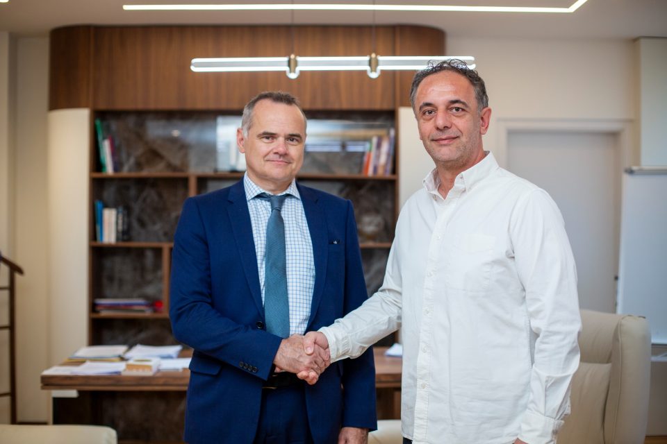 Соработка во фокусот: Средба на министерот Алиу и францускиот амбасадор Ле Риголер