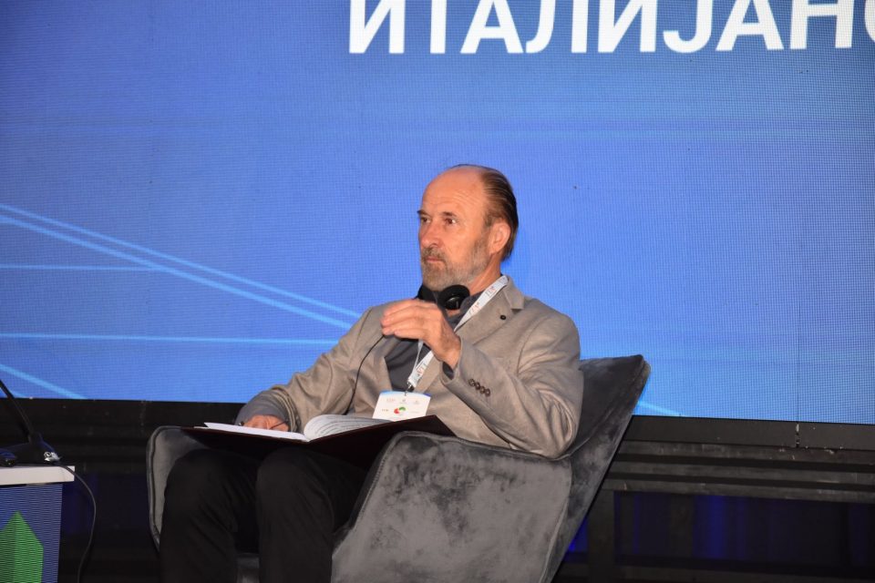 Коце Трајановски: Изградба и модернизација на патната инфраструктура во Македонија е во полн замав