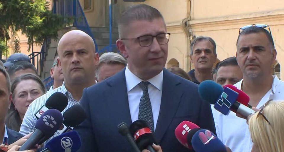 Мицкоски: Продолжуваме со реализација на ветеното, сега е време кога се гради