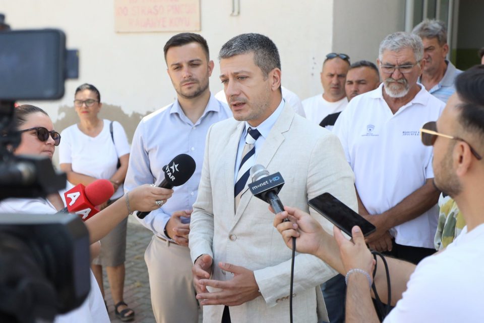 Перински во Карбинци: После 90 години инвестиција во училиштето во село Радање