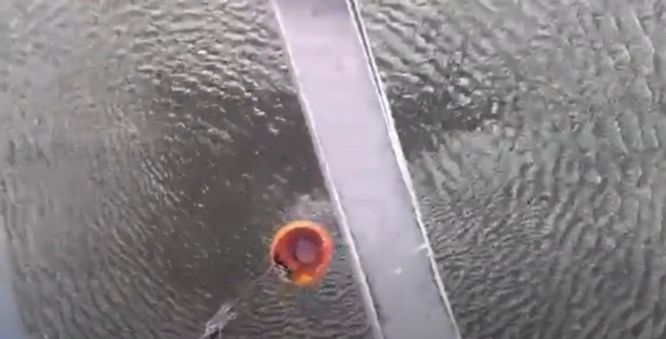 (ВИДЕО) Полицискиот хеликоптер утринава фрли 30 тони вода врз пожарот во Дојран