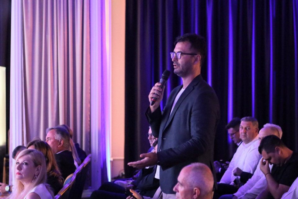 Стојкоски: Заедничкиот напредок е возможен само со поддршка, дијалог и соработка – особено кога Владата вложува директно во локалните проекти