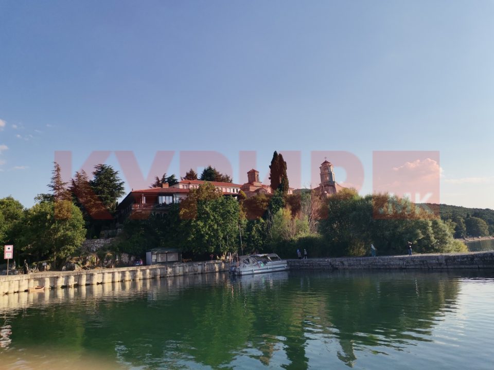 Денес е светиот свештеномаченик Атиноген, епископ Севастиски во Ерменија