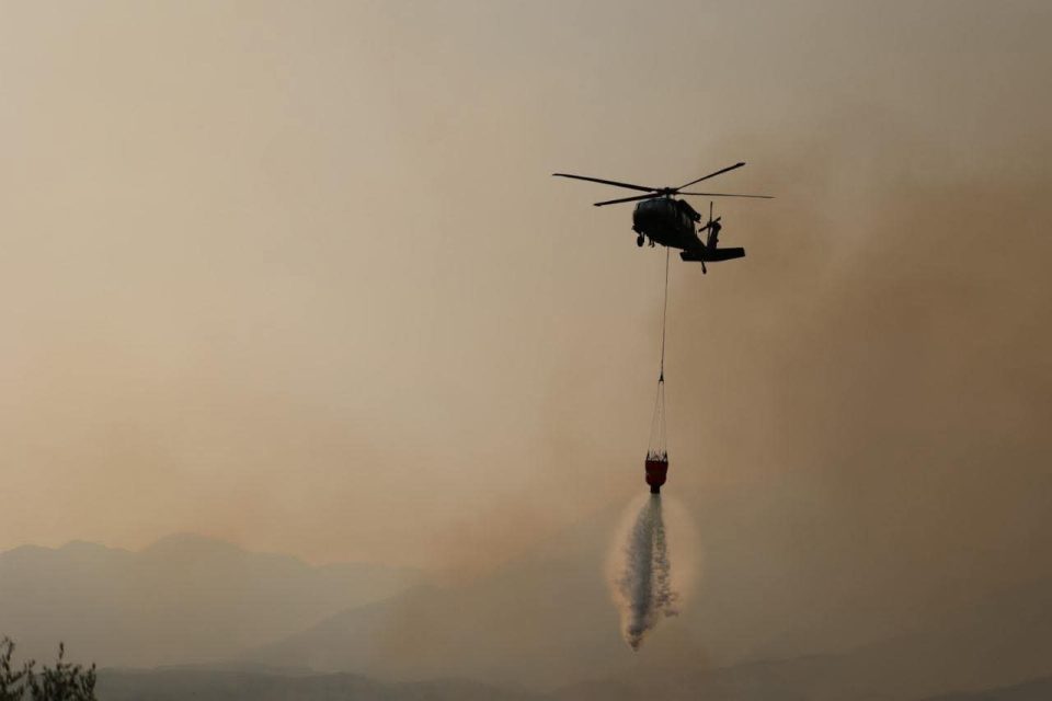ВИДЕО: Пожари беснеат во цела Албанија – Најкритично на југот, се евакуираат жители и туристи