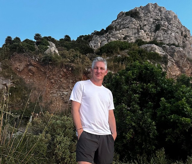 ФОТО: Новата девојка го јавна Швајнштајгер на лежалка, жешки фотографии од плажа