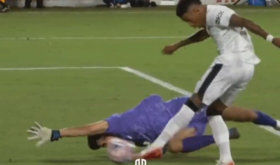 Одбраната на Боно за која сите зборуваат! (ВИДЕО)