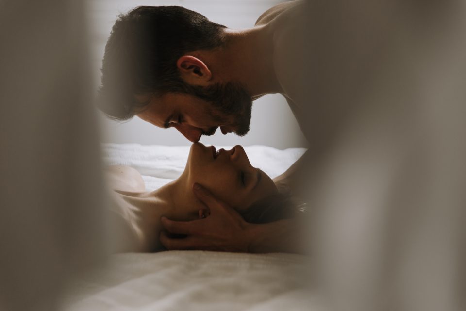 Во летните жешки денови, разладете се со најдобрите секс пози