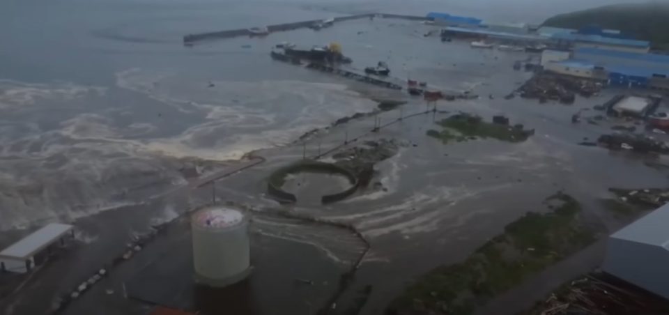 Висината на цунамито во Северо – Курилск достигна пет метри