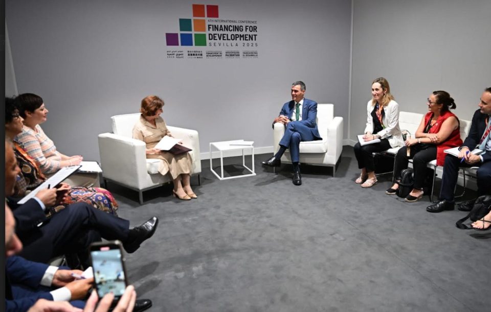 Сиљановска-Давкова се сретна со Санчез, разговараа за македонската евроинтеграција и зголемувањето на економската соработка