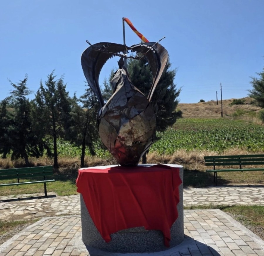 Во Чашка откриена скулптура на бранителот Дејанчо Богдановски