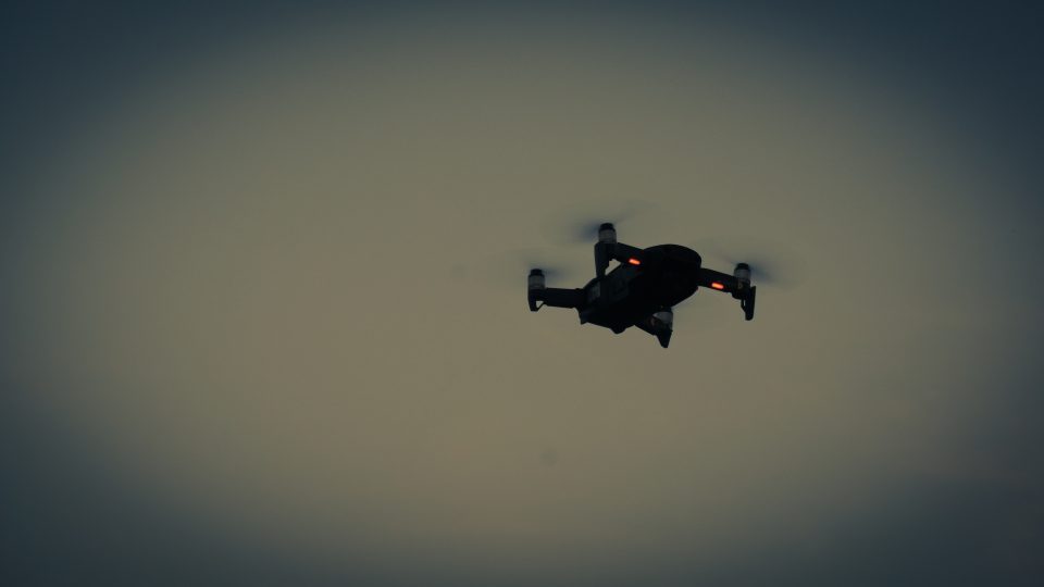 ВИДЕО: Дрон со големина на комарец – наменет за тајни воени операции и извидувачки мисии