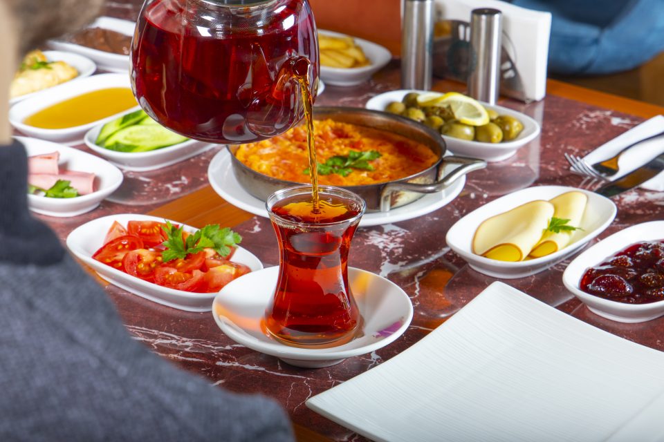 Туристите на удар: Храната во Труција поскапела за 30%