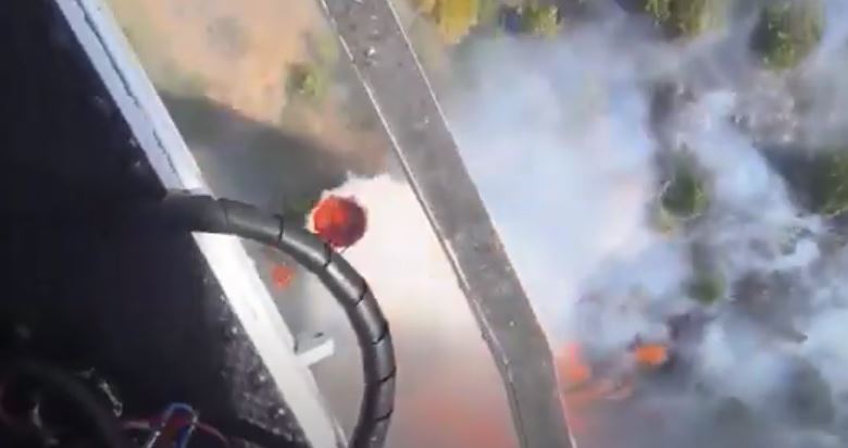 ВИДЕО: Полициските хеликоптери фрлија над 70 тони вода врз пожарот во струмичко