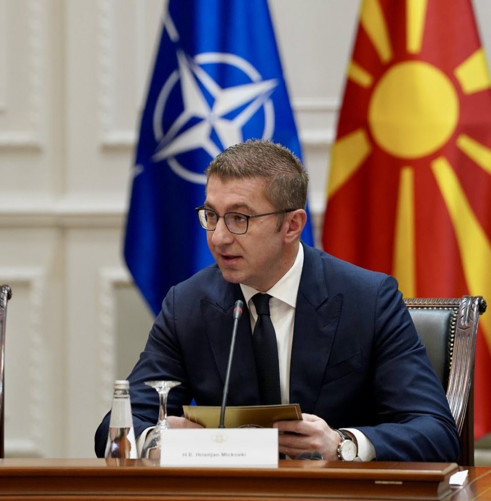 Мицкоски: Нашата борба е да го направиме животот овде вреден, да изградиме држава во која надежта е поважна од пасошот