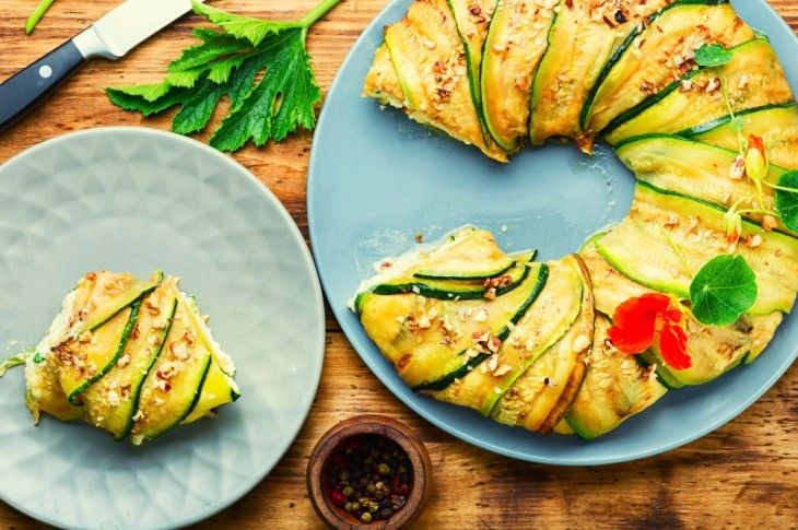 Ролат од тиквички со крем сирење и шунка