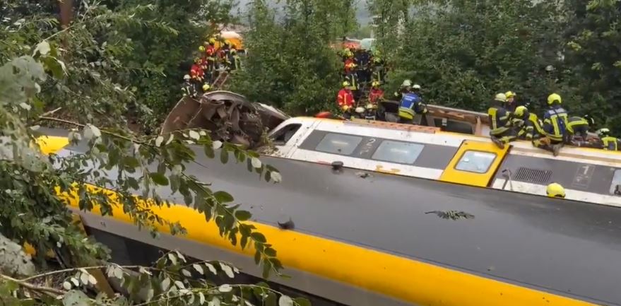 ВИДЕО: Патнички воз излета во Германија, има загинати