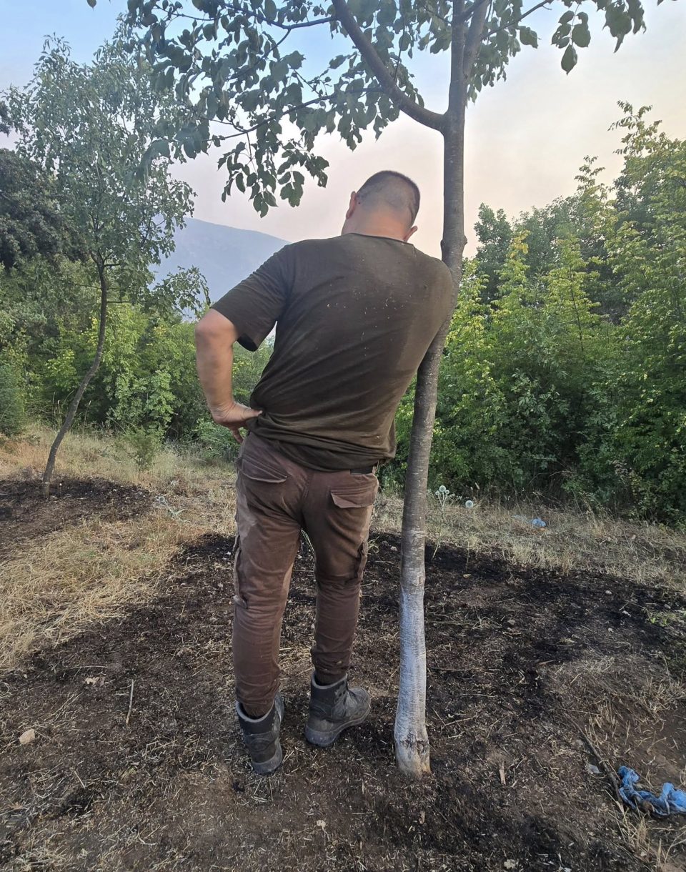 Михаилов се најде во необична ситуација: На Фејсбук навредуваат, на терен со подадена рака бараат помош