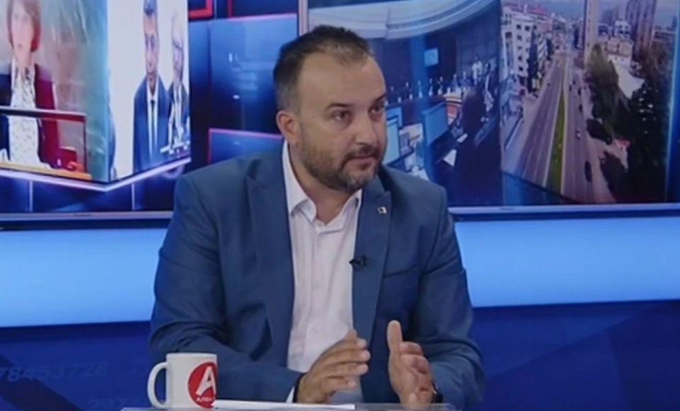 Лефков: Опозицијата само шири сомнителни вести и се обидува да етикетира сé што е македонско