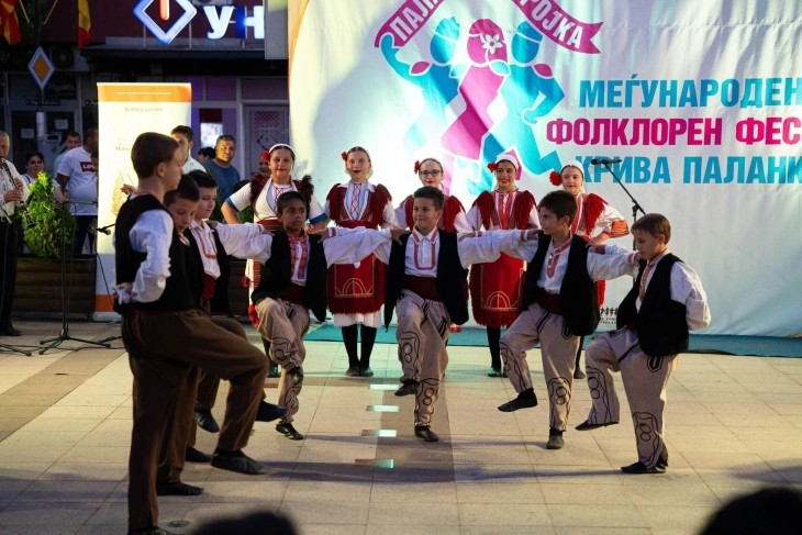 Над двесте учесници на детскиот фолклорен фестивал „Паланачка тројка”
