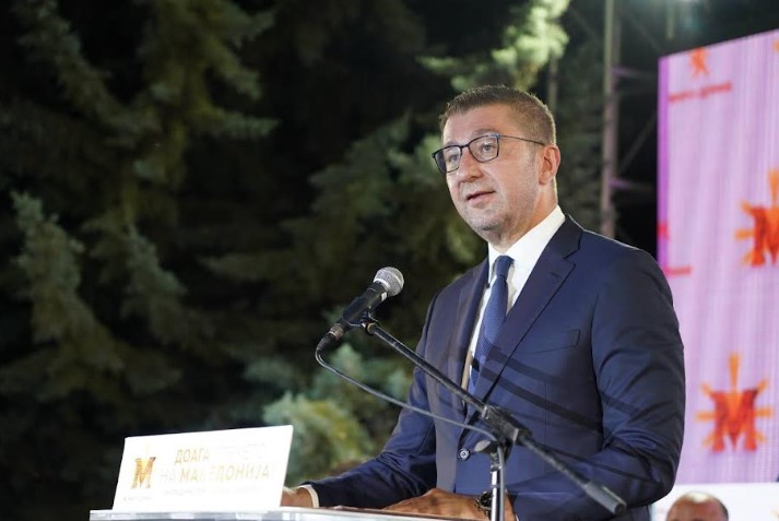 Мицкоски: Имам две убави вести, поминаа законите за повисоки пензии и за ваучери за студенти