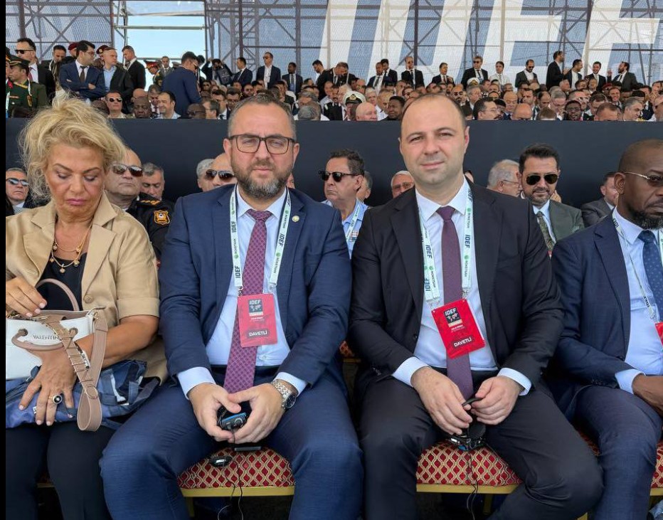 Мисајловски, Тошковски и Лафчиски на еден од најзначајните меѓународни саеми за одбранбена индустрија