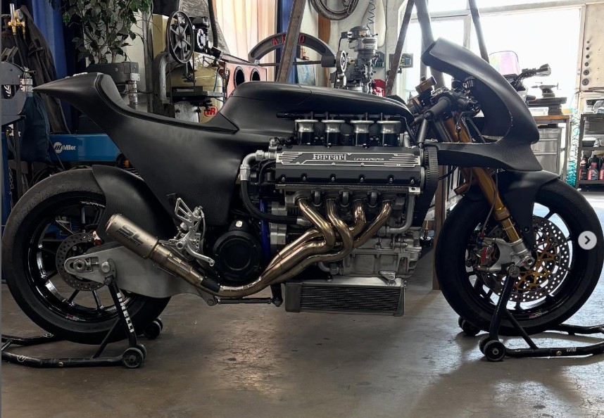 Уникатен DIY мотоцикл со V8 мотор од „Ferrari“