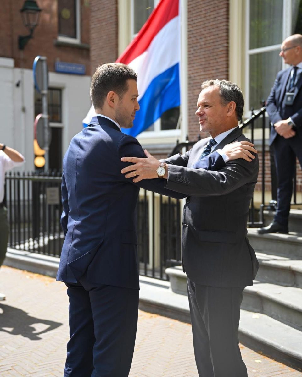 Средба на Муцунски со шефот на дипломатијата на Холандија