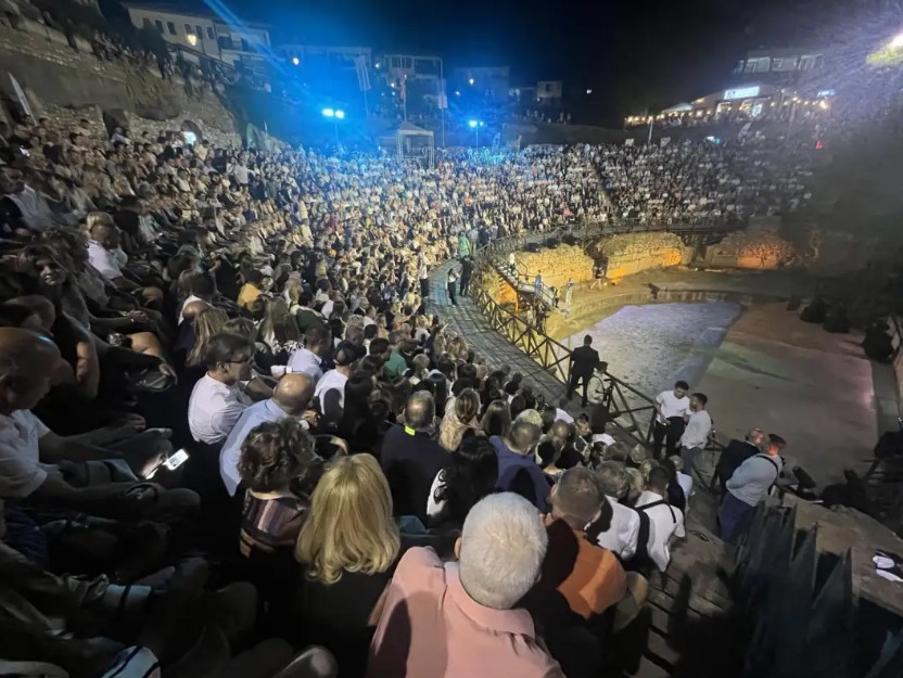 Подигната завесата на 65. издание на фестивалот „Охридско лето“, Охрид наредните 40 дена ќе живее со уметноста