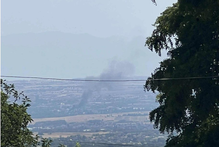 Голем пожар во Куманово: Горат каросерии од стари автомобили