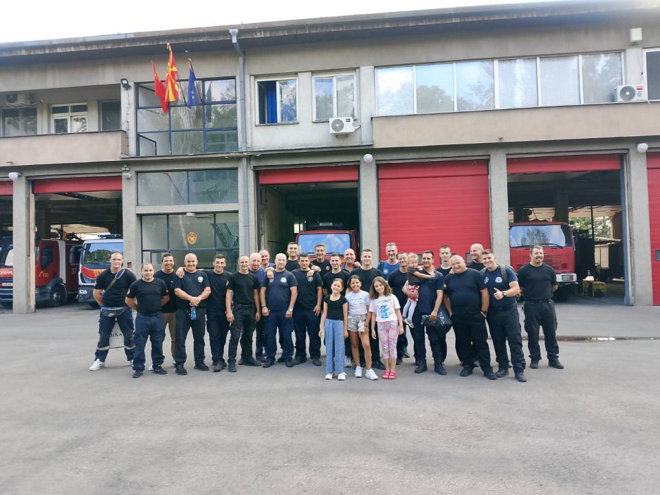 Четири девојчиња им го стоплија срцето на скопските пожарникари: „Кога телото ти се предава…, благодариме што ни го вративте здивот“
