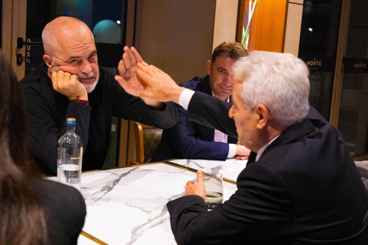 „ДА ПУКНЕ“ братска средба меѓу Ахмети и Рама во Скопје