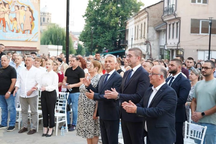 Сајкоски: Заедно со Владата усвоивме два значајни закони, едниот предвидува ваучери за студентите од 250 евра за технолошки уреди, другиот зголемување на пензиите за 2000 денари