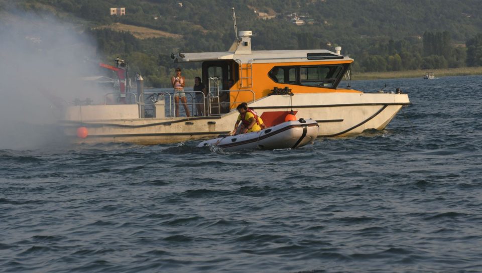 ФОТО: Одржана симулациска вежба „Пожар на пловен објект во Охридско Езеро“