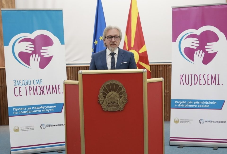 Министерот Лимани врачи 17 нови договори за грантови во рамки на третиот повик за развој на социјални услуги на локално ниво
