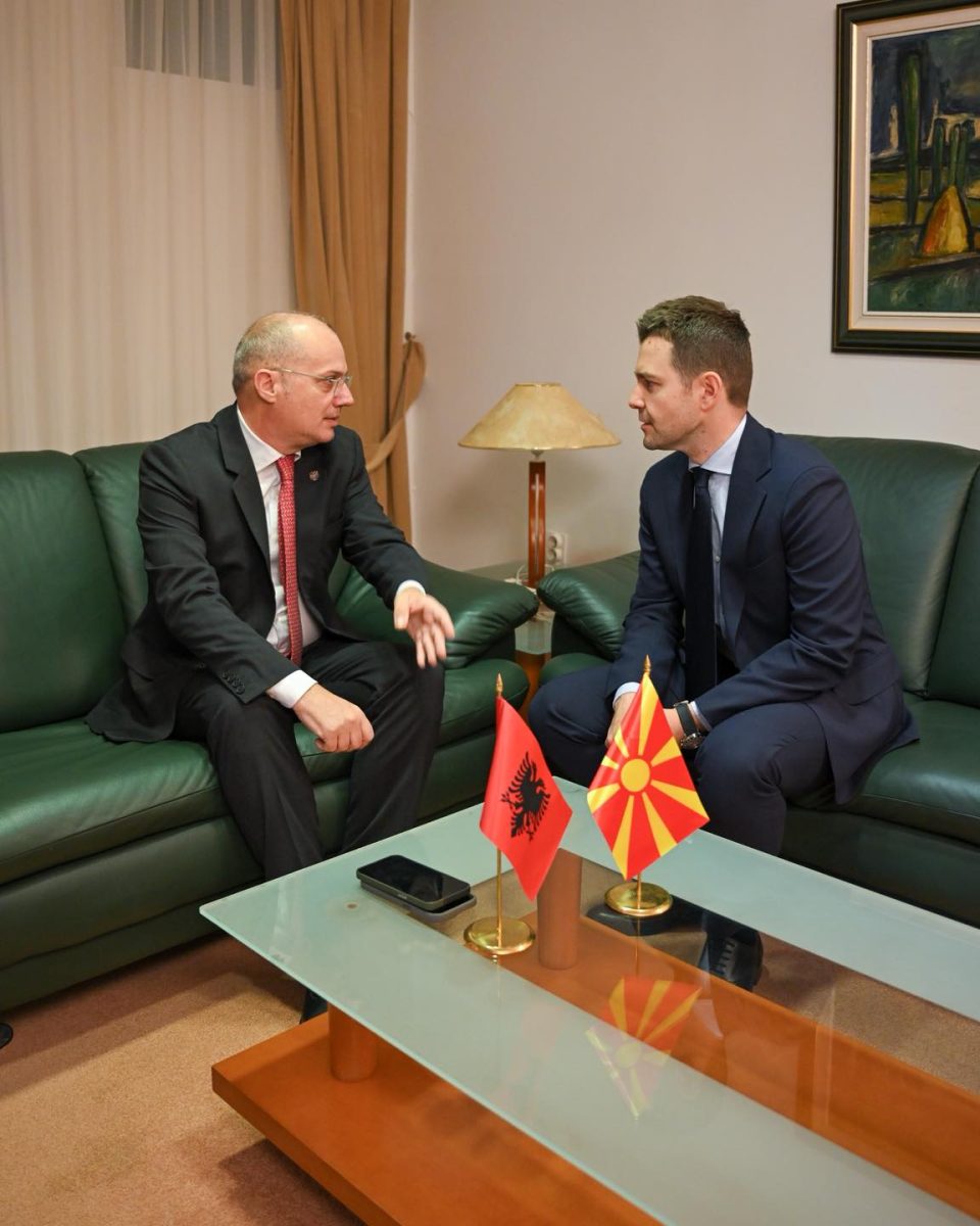 Муцунски се серетна со неговиот албански колега Хасани